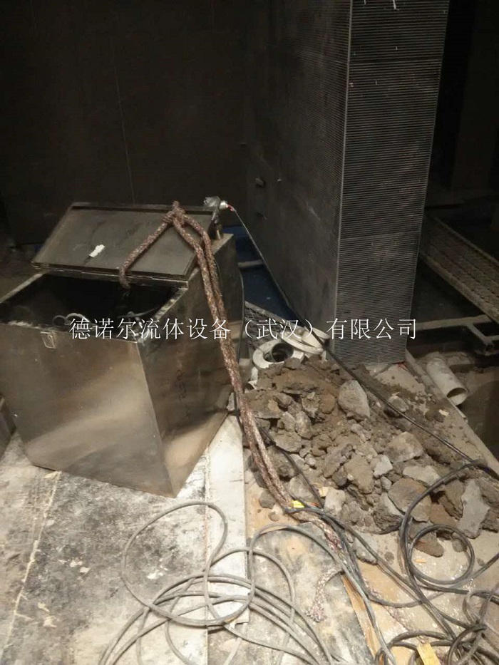 大型污水提升器現(xiàn)場安裝圖1